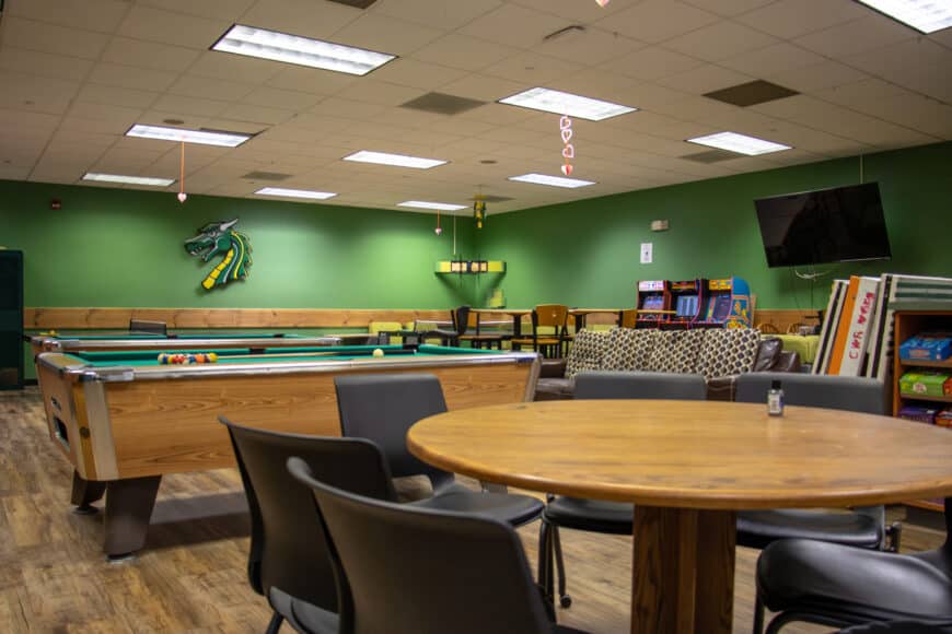 wide picture of dragons lair