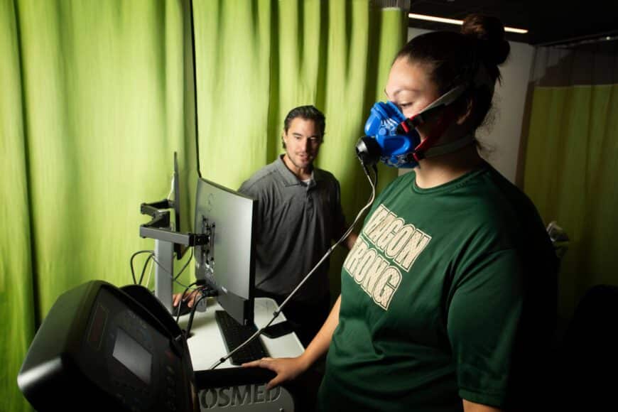 student testing oxygen in exercise science class